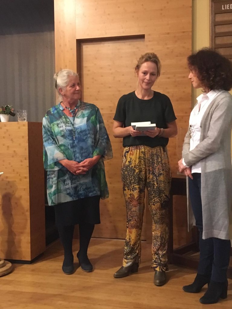 Korine van Veldhuijsen met Ruth Cooiman en Ineke Koedam