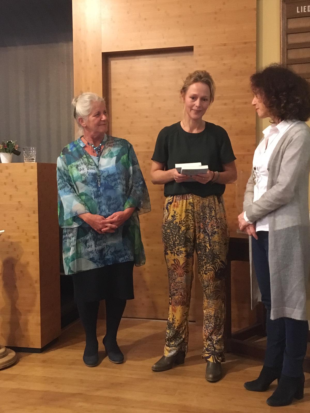 Korine van Veldhuijsen met Ruth Cooiman en Ineke Koedam